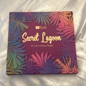 Brand new eyeshadow pallet cool funky colors